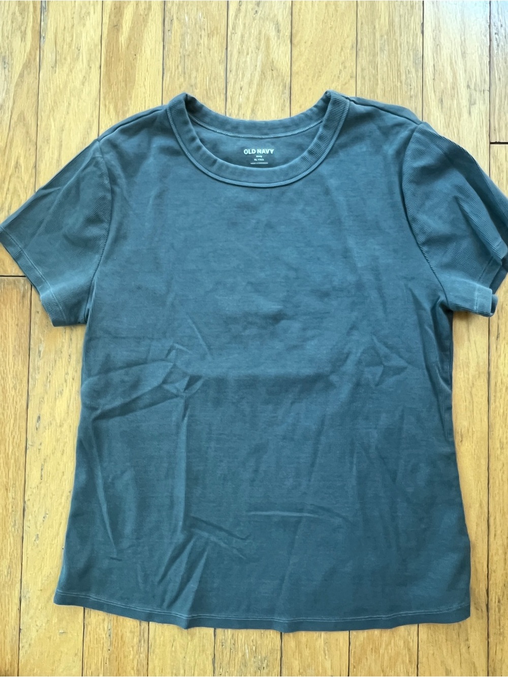 Old Navy Women’s ribbed Short Sleeve Crew T-Shirt in charcoal grey